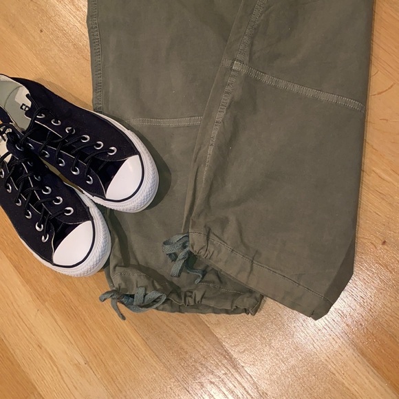 ✅Style & co capris cargo style in army  green. Button/Zip front closure 💚 - Picture 3 of 7